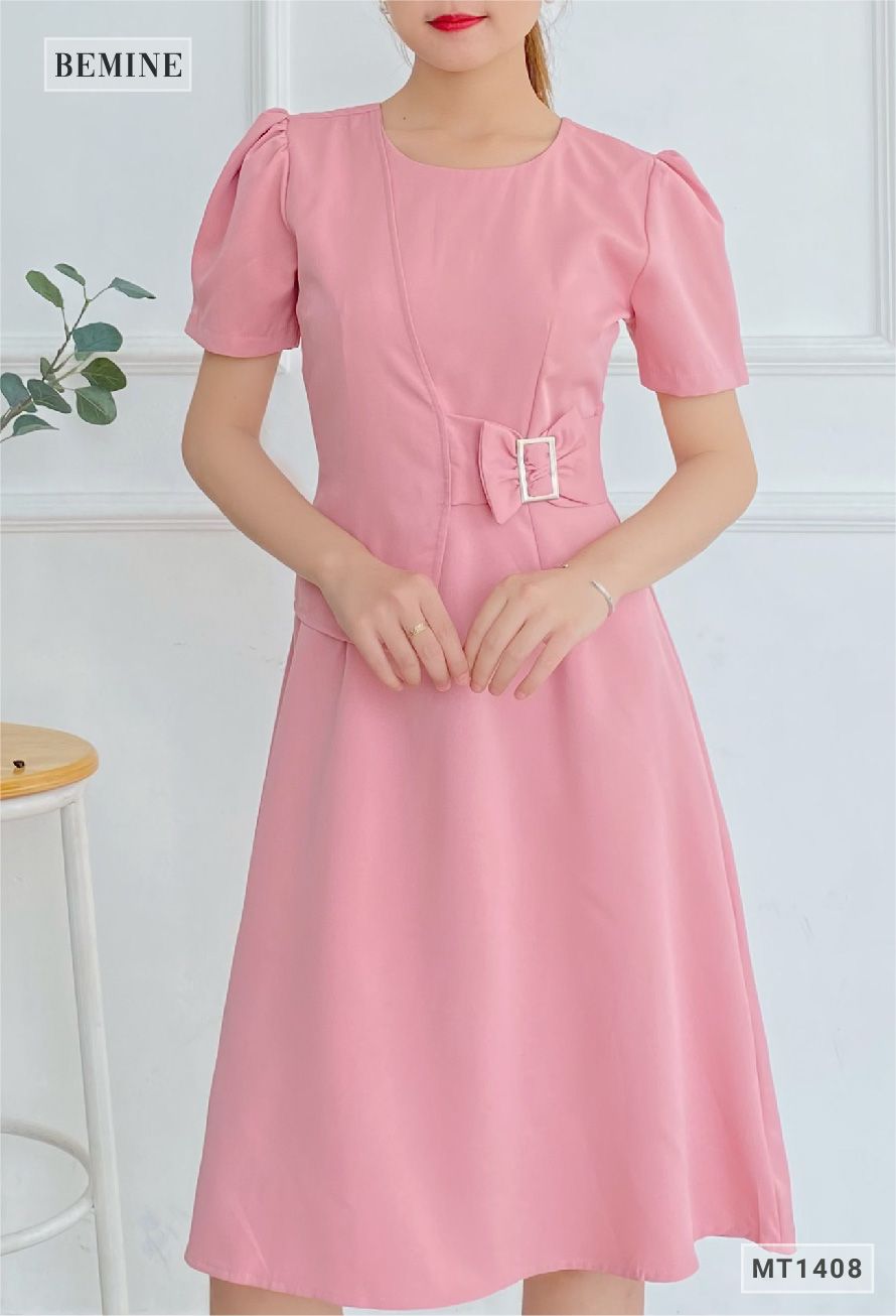 MT1408HONG - Đầm khoen nịch cổ tròn