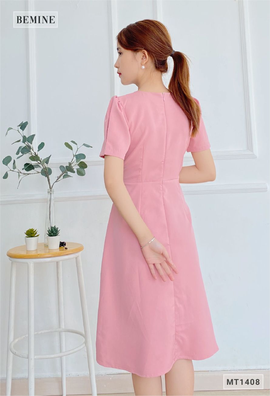 MT1408HONG - Đầm khoen nịch cổ tròn