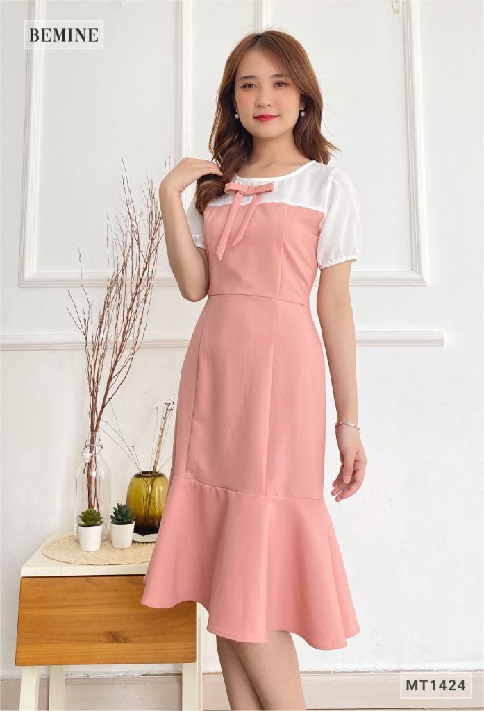 MT1424HONG - Đầm nơ ngực phối trắng