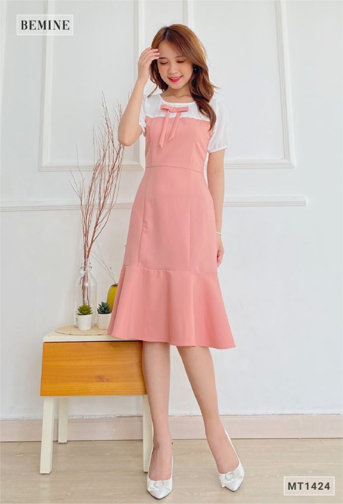 MT1424HONG - Đầm nơ ngực phối trắng
