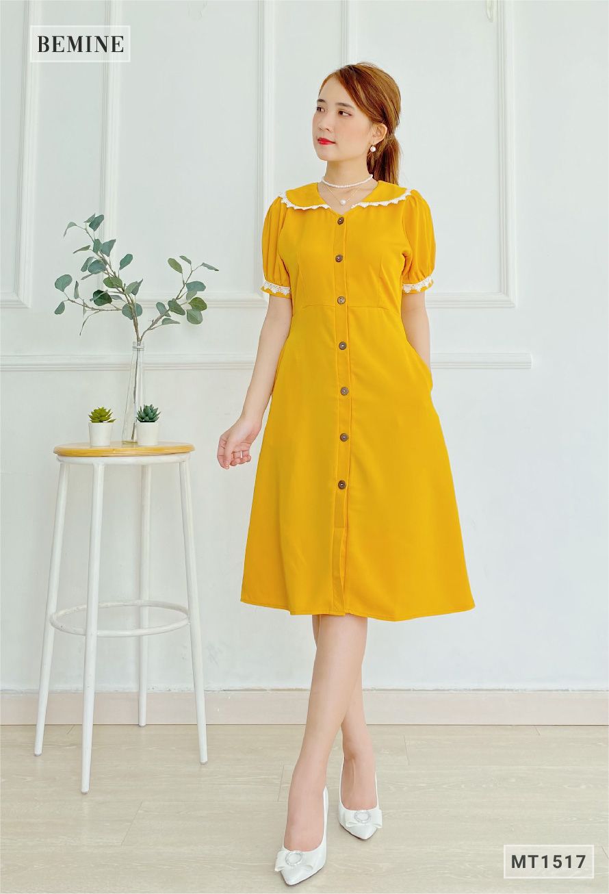 MT1517VANG - Đầm ren cổ tay đính nút dọc