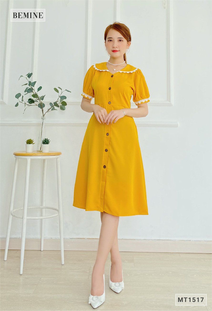 MT1517VANG - Đầm ren cổ tay đính nút dọc