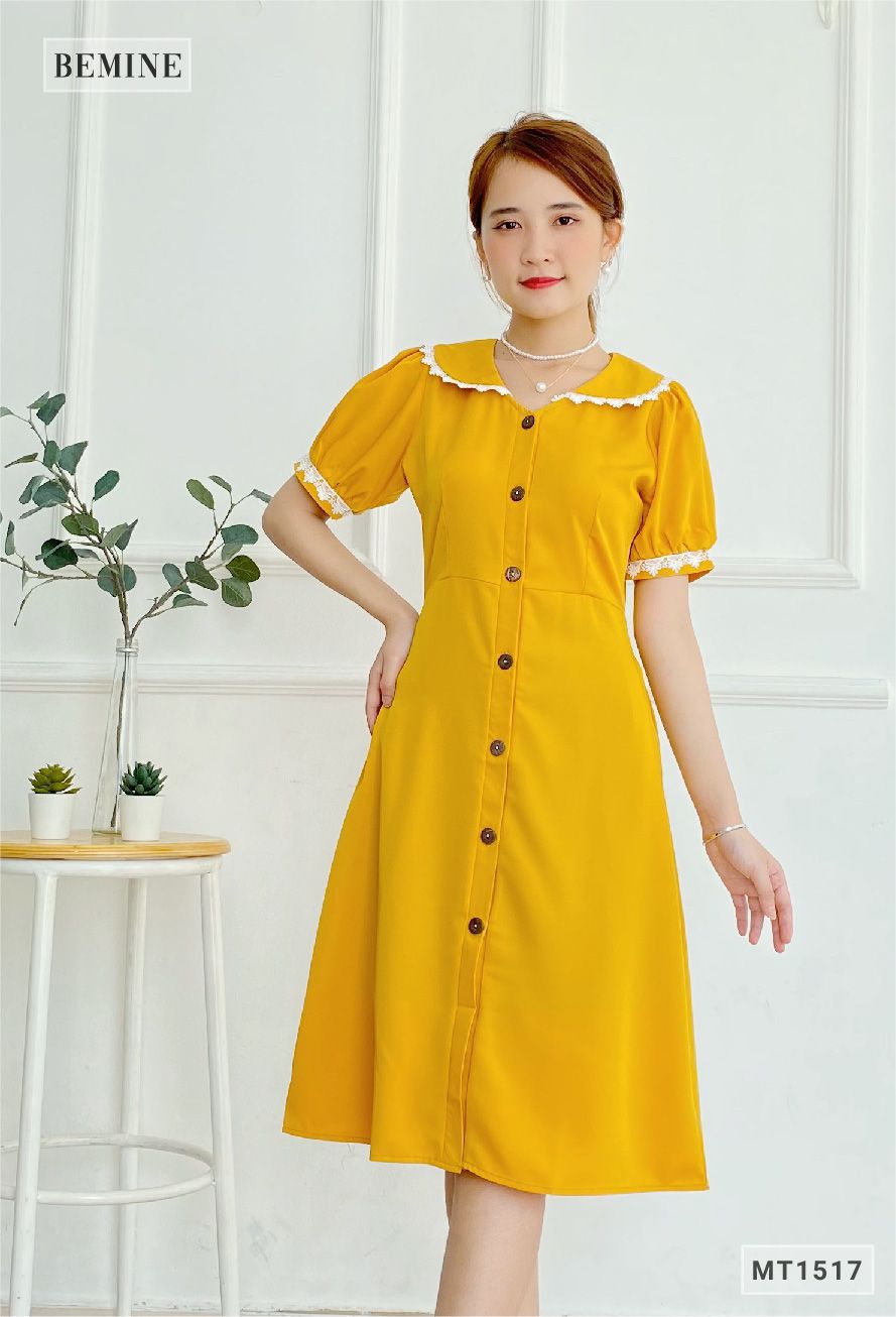 MT1517VANG - Đầm ren cổ tay đính nút dọc