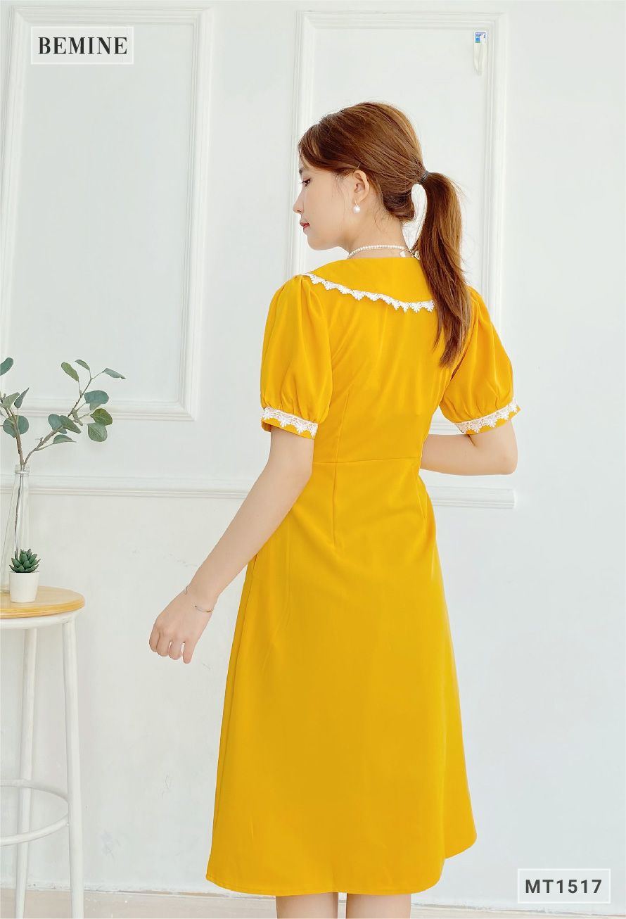 MT1517VANG - Đầm ren cổ tay đính nút dọc