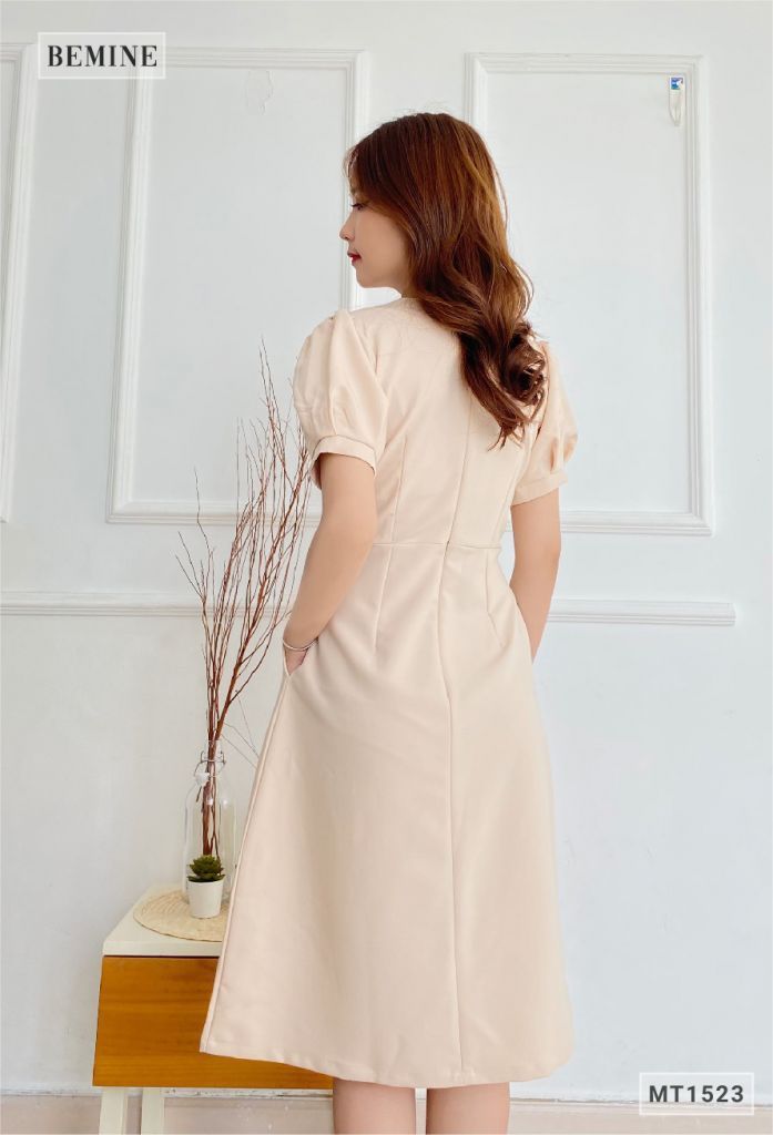 MT1523DA - Đầm trơn cổ ren đính hạt