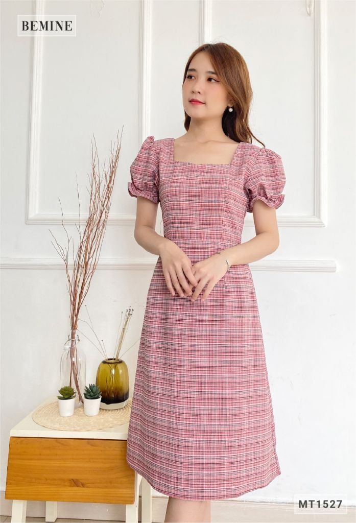 MT1527DO - Đầm caro tay phồng cổ vuông