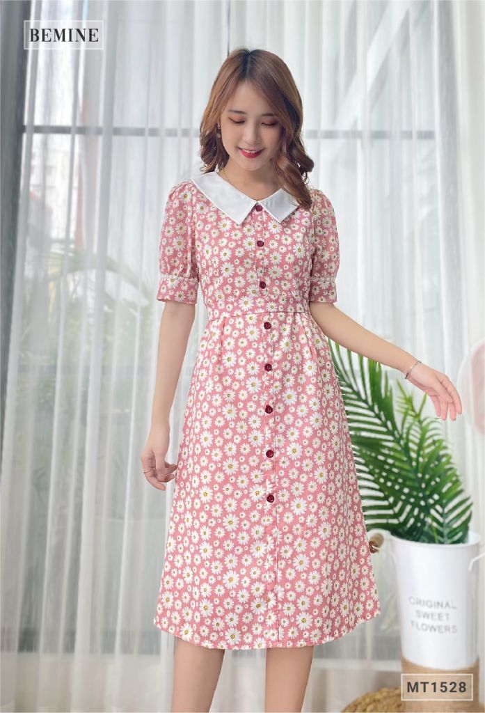 MT1528HONG - Đầm hoa cổ phối trắng nút dọc