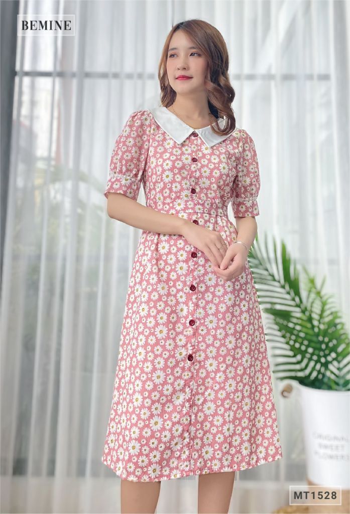 MT1528HONG - Đầm hoa cổ phối trắng nút dọc