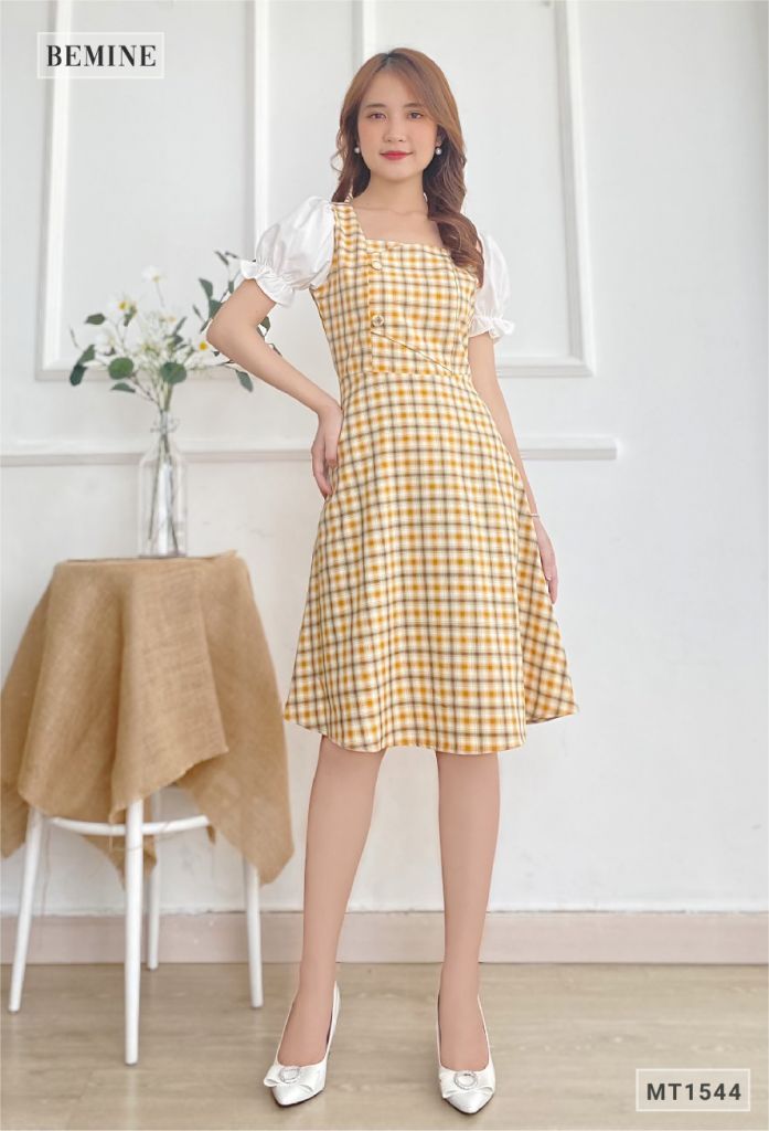 MT1544VANG - Đầm caro cổ vuông tay phối trắng