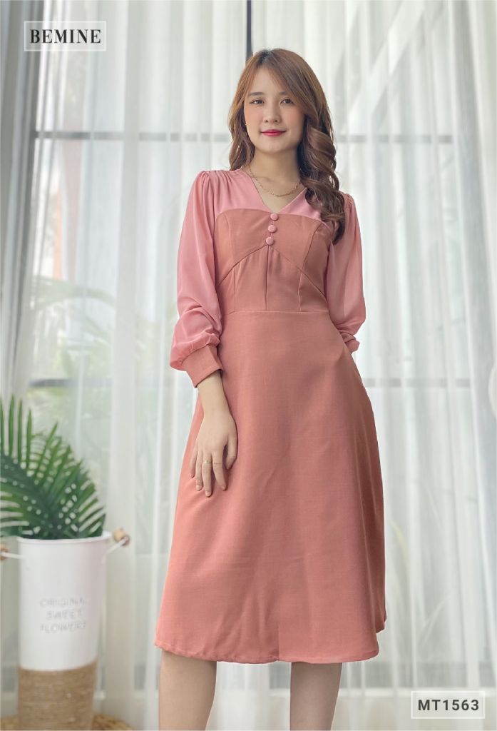 MT1563HONG - Đầm 3 nút giả phối tay dài