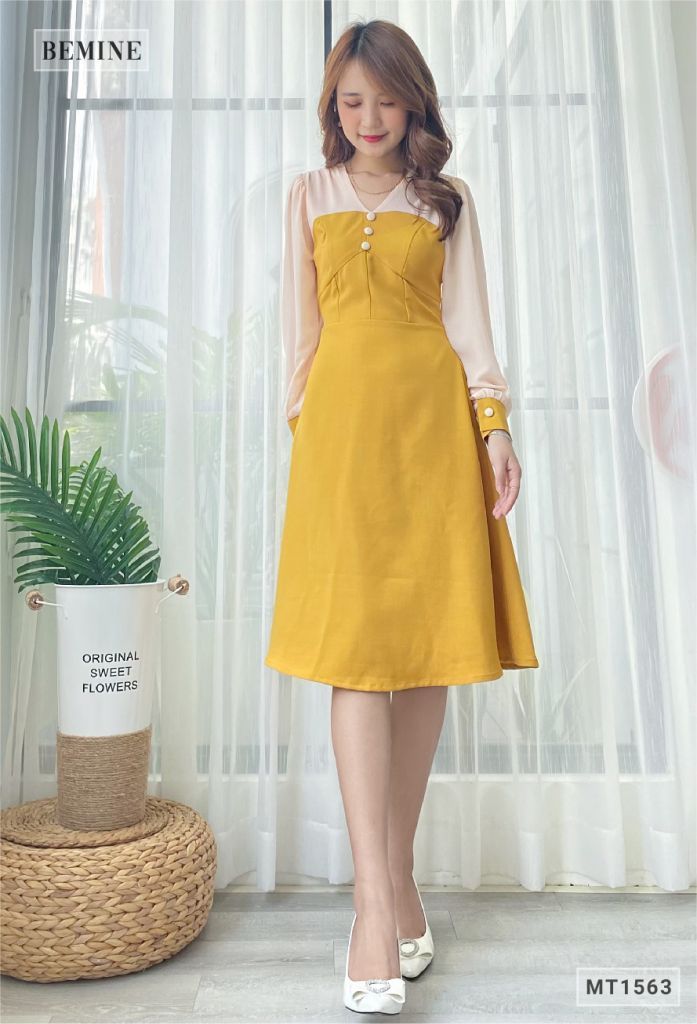 MT1563VANG - Đầm 3 nút giả phối tay dài