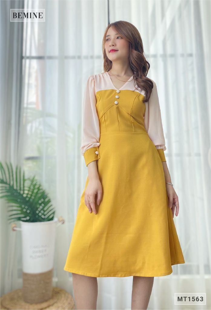 MT1563VANG - Đầm 3 nút giả phối tay dài
