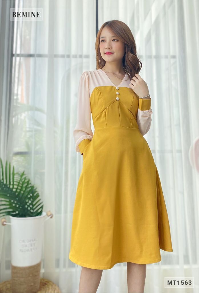 MT1563VANG - Đầm 3 nút giả phối tay dài