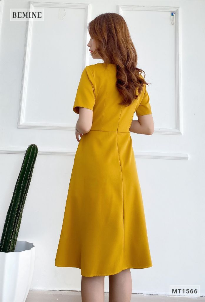 MT1566VANG - Đầm cổ chéo phối vạt trắng