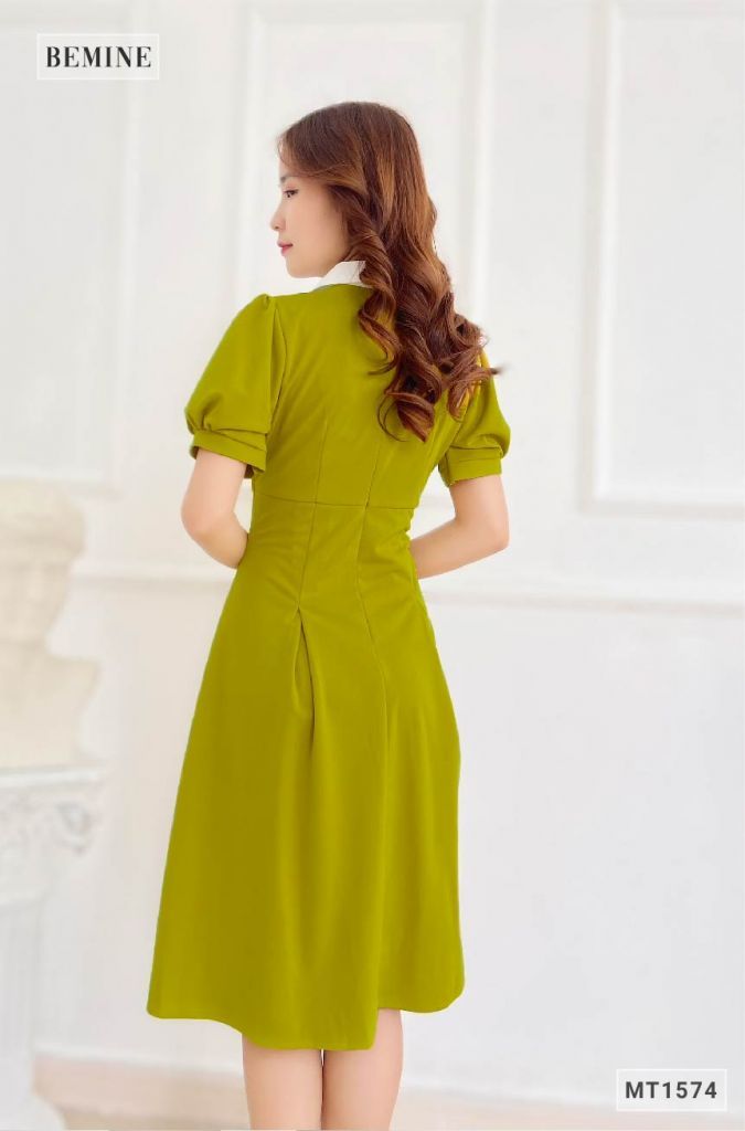 MT1574VANG - Đầm sơ mi cổ trắng nút bọc