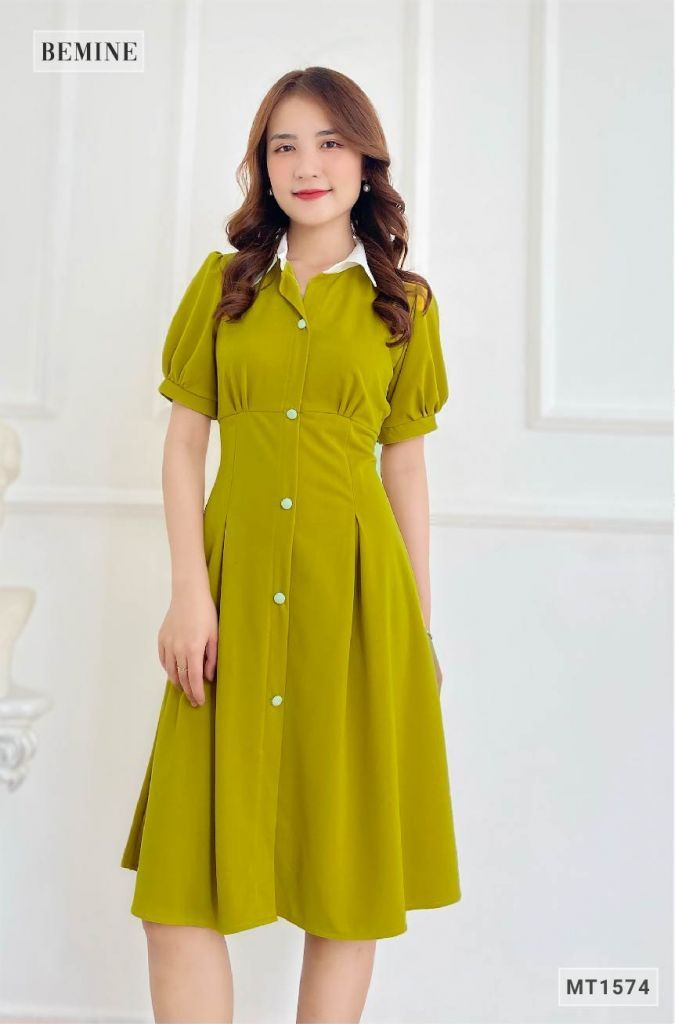 MT1574VANG - Đầm sơ mi cổ trắng nút bọc