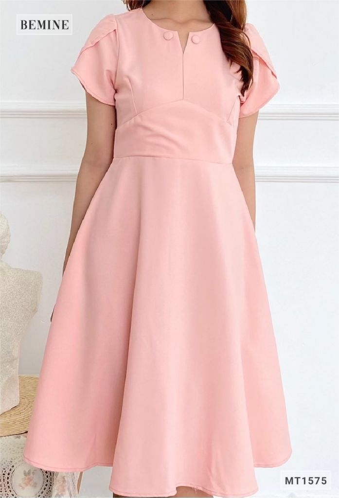 MT1575HONG - Đầm cổ đính 2 nút bọc tay búp sen