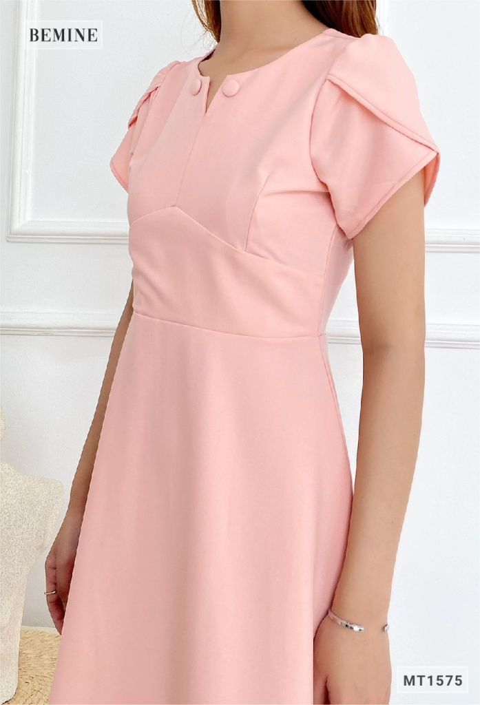 MT1575HONG - Đầm cổ đính 2 nút bọc tay búp sen