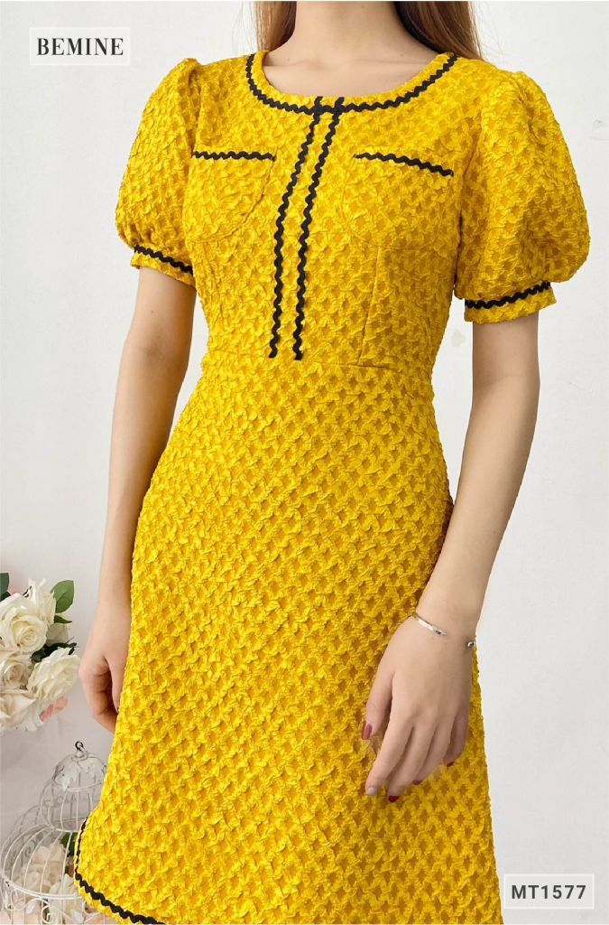 MT1577VANG - Đầm tapta 2 túi ngực chạy ren