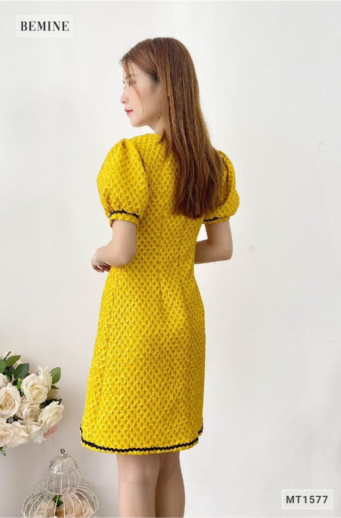 MT1577VANG - Đầm tapta 2 túi ngực chạy ren