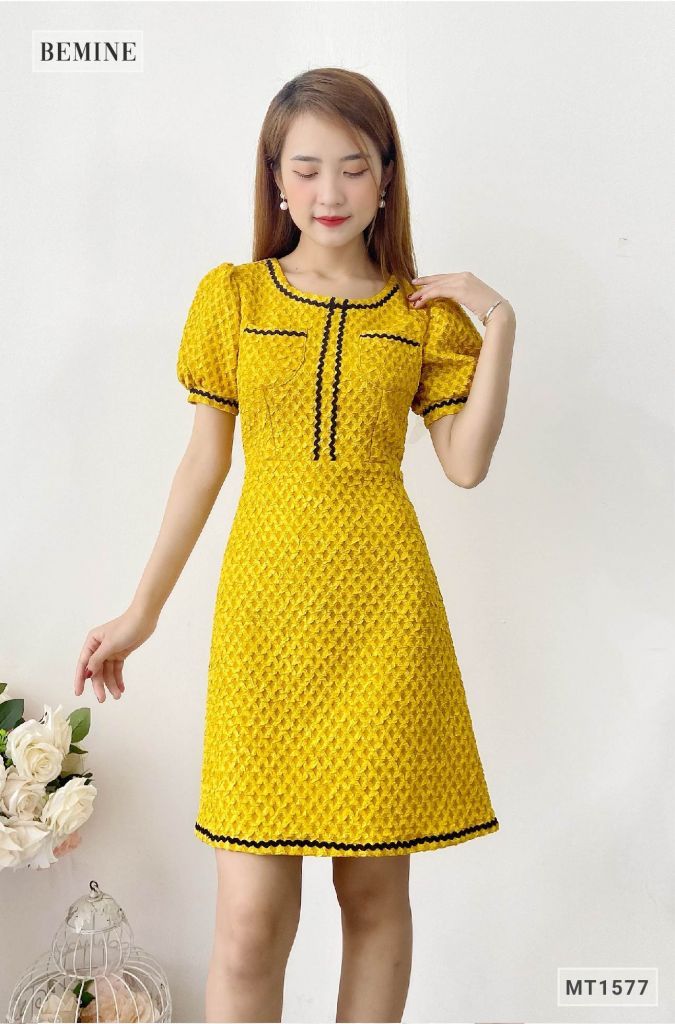 MT1577VANG - Đầm tapta 2 túi ngực chạy ren