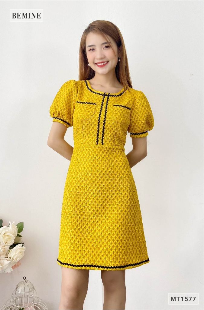 MT1577VANG - Đầm tapta 2 túi ngực chạy ren
