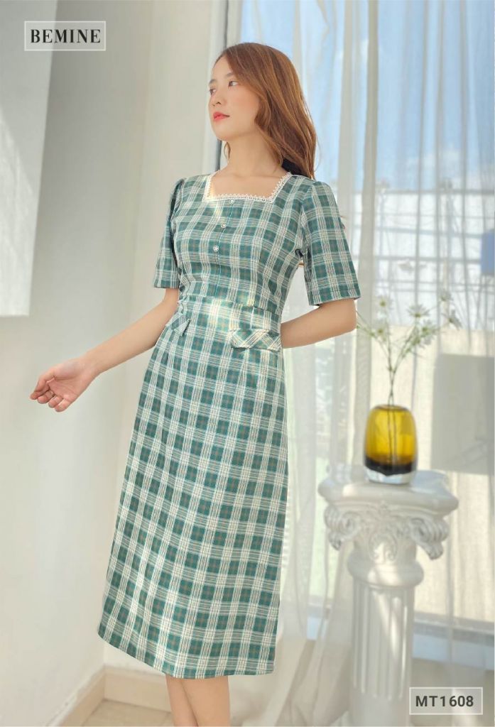 MT1608REU - Đầm caro cổ vuông túi đắp