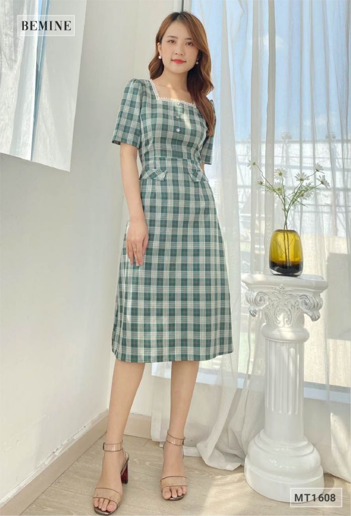MT1608REU - Đầm caro cổ vuông túi đắp