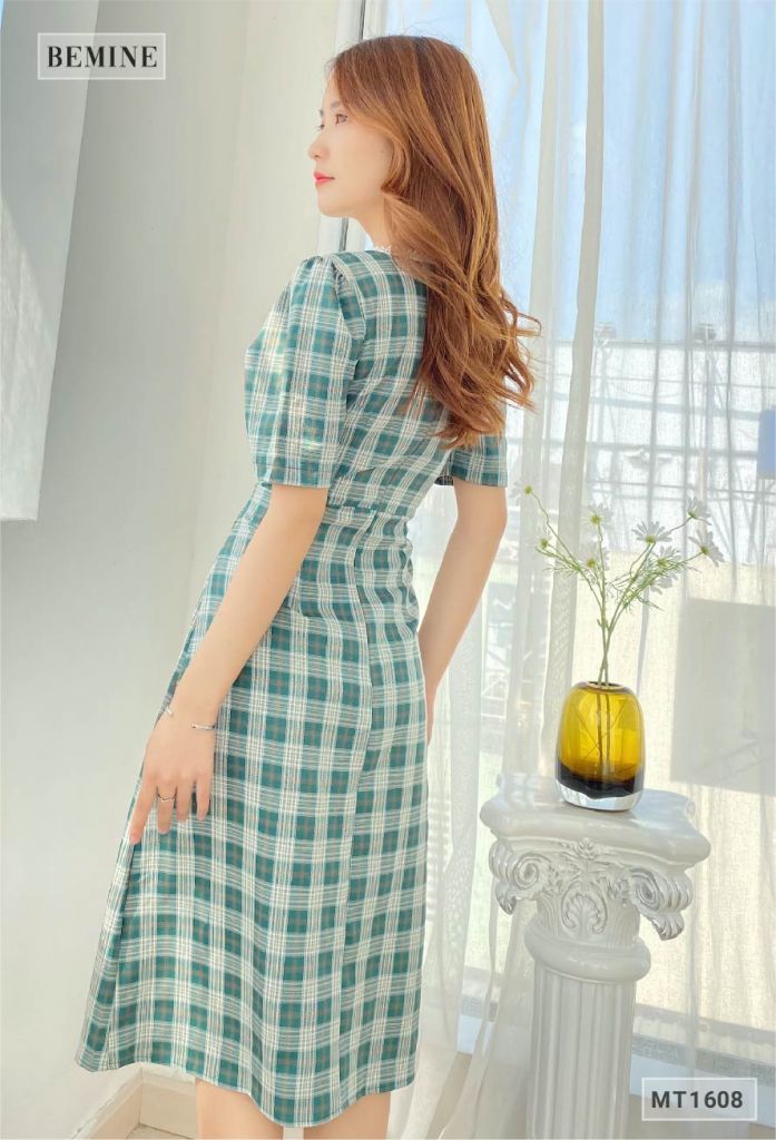 MT1608REU - Đầm caro cổ vuông túi đắp