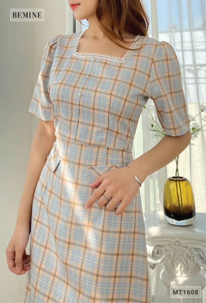 MT1608XANH - Đầm caro cổ vuông túi đắp
