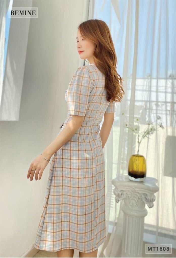 MT1608XANH - Đầm caro cổ vuông túi đắp