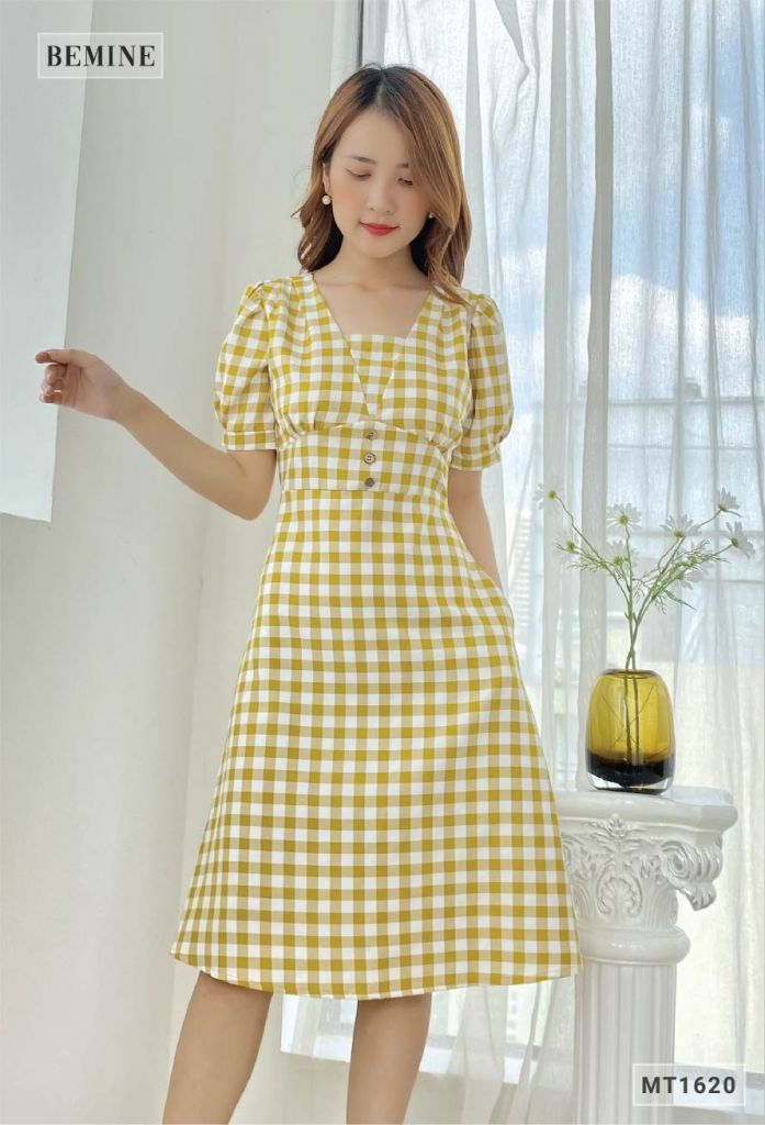 MT1620VANG - Đầm caro suông cổ V