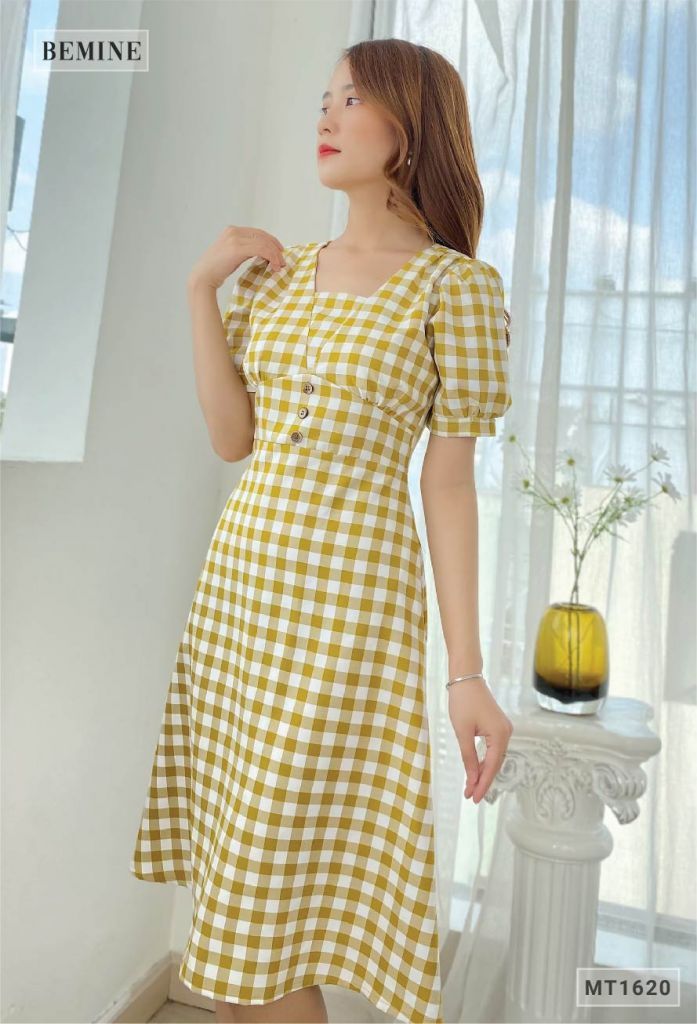 MT1620VANG - Đầm caro suông cổ V