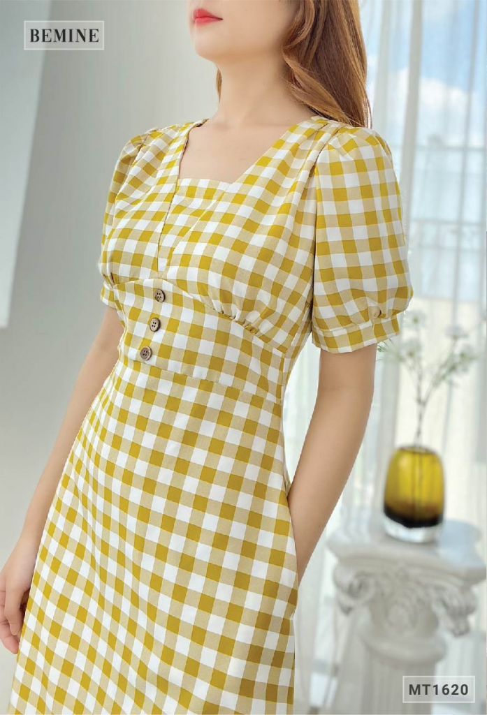 MT1620VANG - Đầm caro suông cổ V