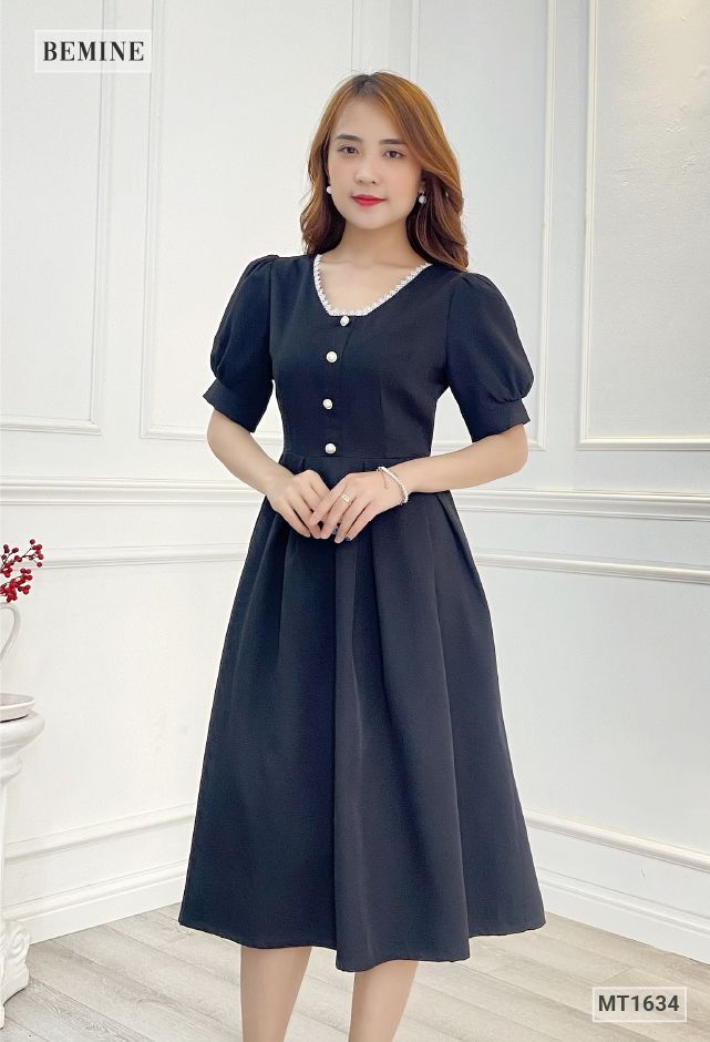 MT1634DEN - Đầm đính nút cổ V phối ren