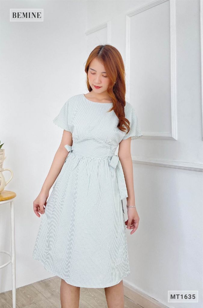 MT1635XANH - Đầm sọc cổ tròn dây eo