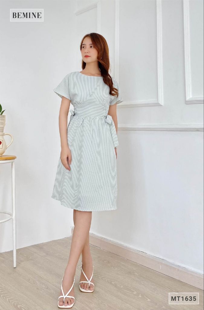 MT1635XANH - Đầm sọc cổ tròn dây eo
