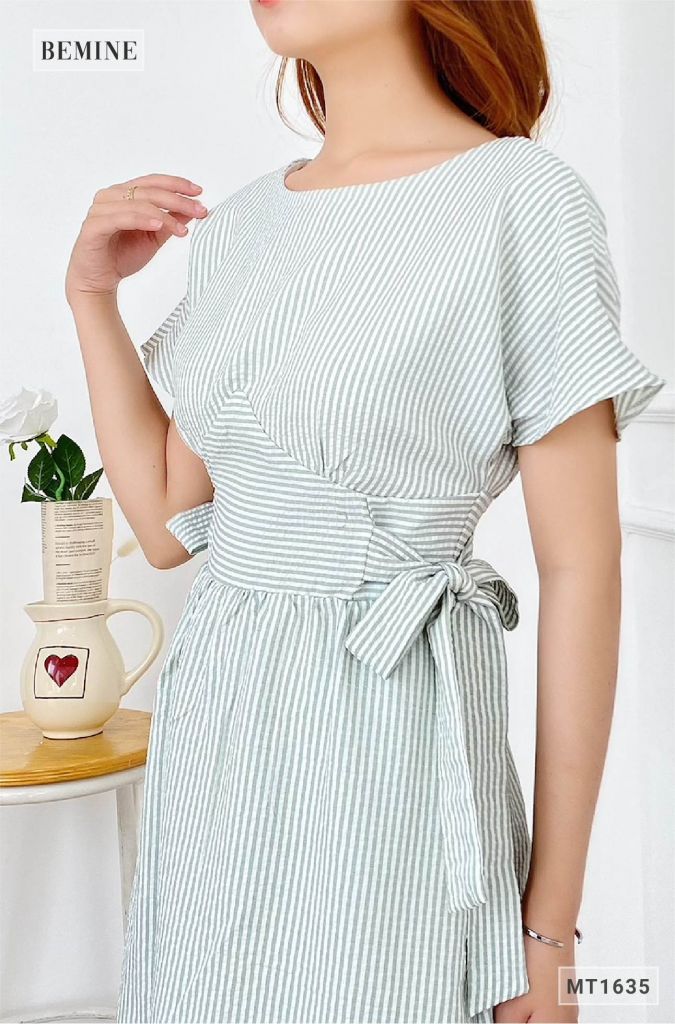 MT1635XANH - Đầm sọc cổ tròn dây eo