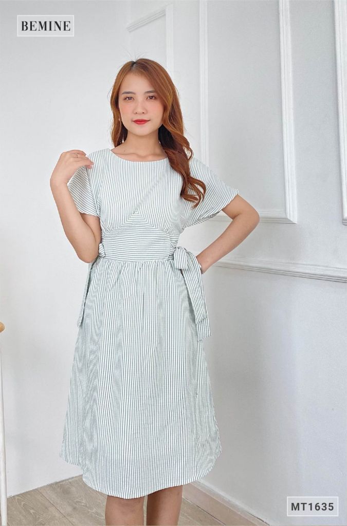MT1635XANH - Đầm sọc cổ tròn dây eo