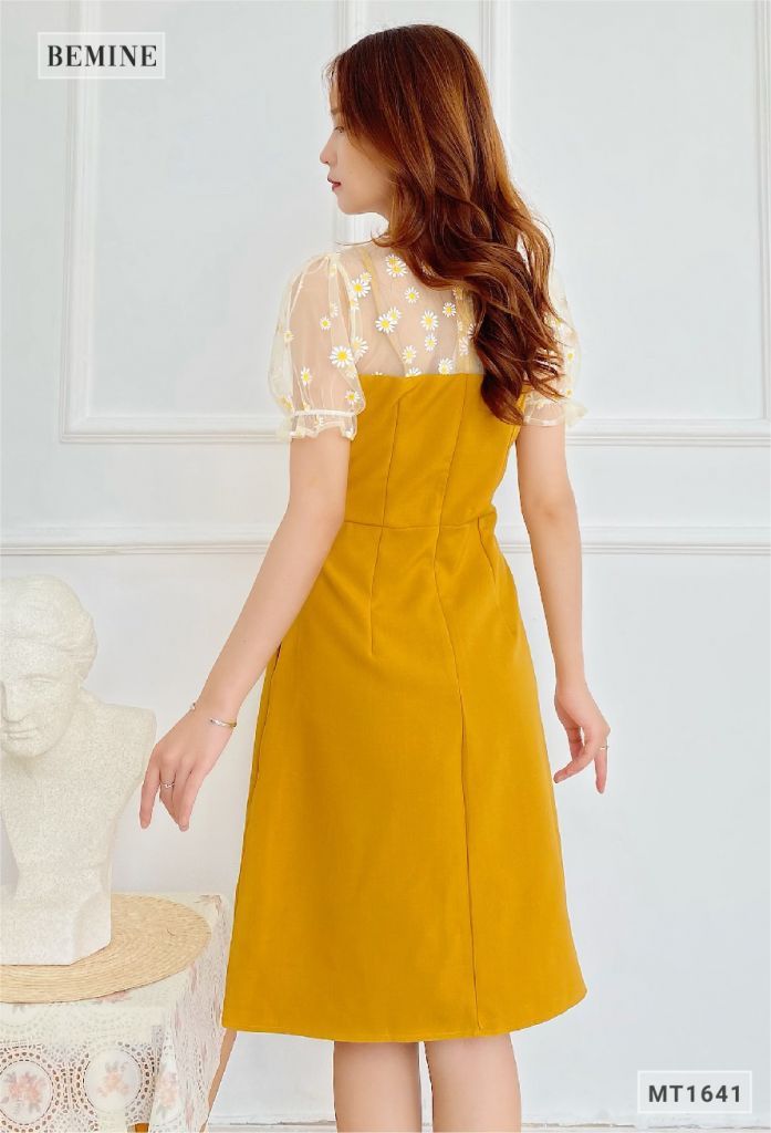 MT1641VANG - Đầm đính nút lệch phối cổ