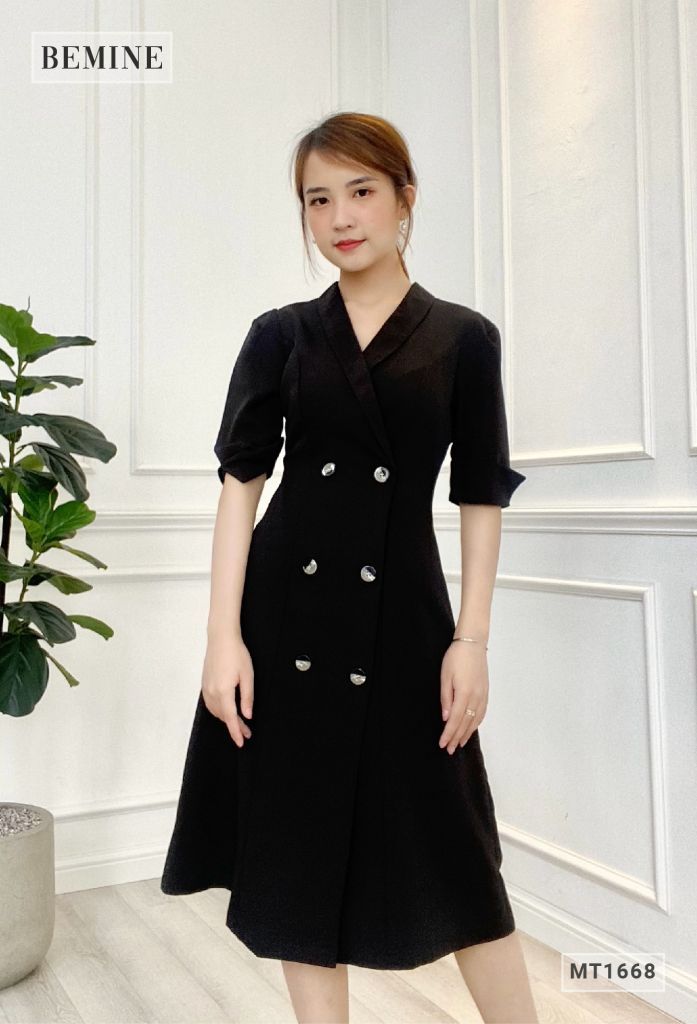 MT1668DEN - Đầm cổ vest tay lở đính nút