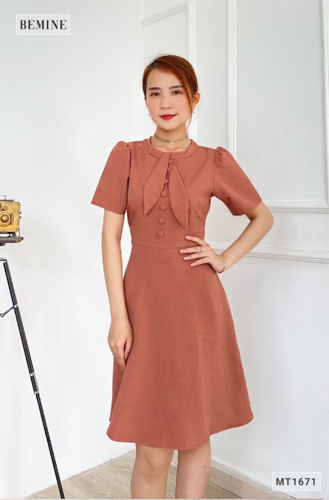 MT1671GACH - Đầm trụ nút nơ cổ đắp chéo