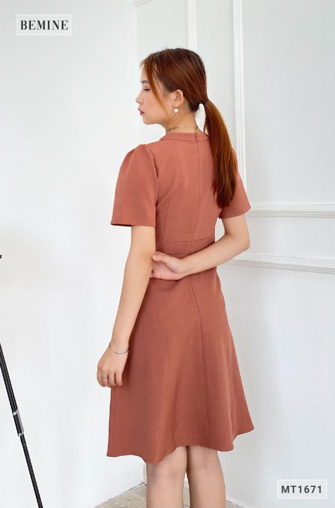 MT1671GACH - Đầm trụ nút nơ cổ đắp chéo