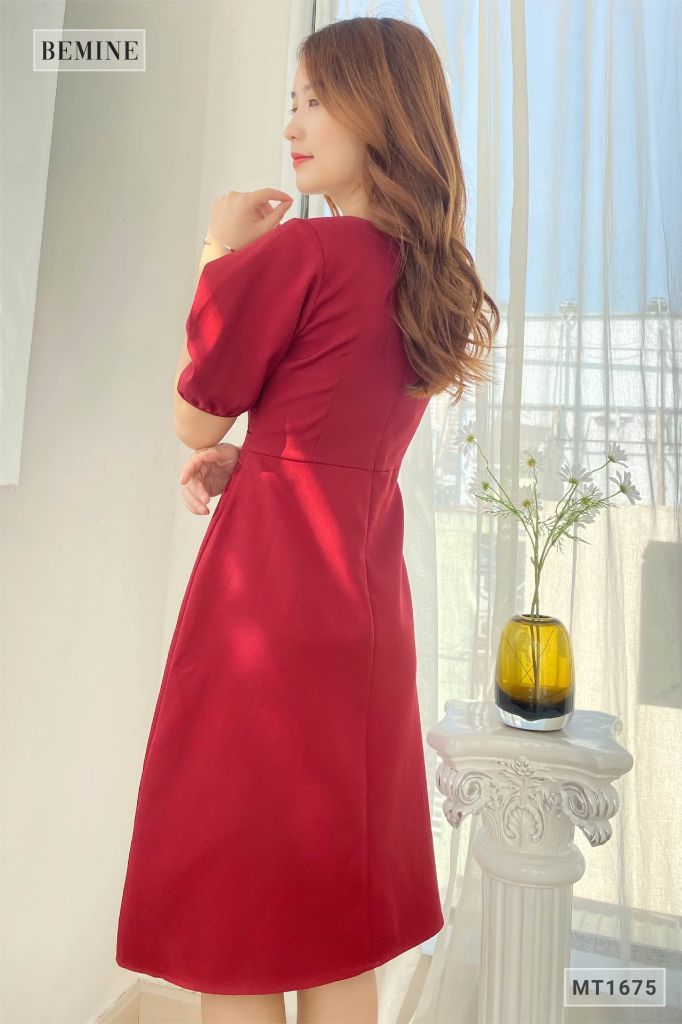 MT1675DO - Đầm đai giả đính nút tay