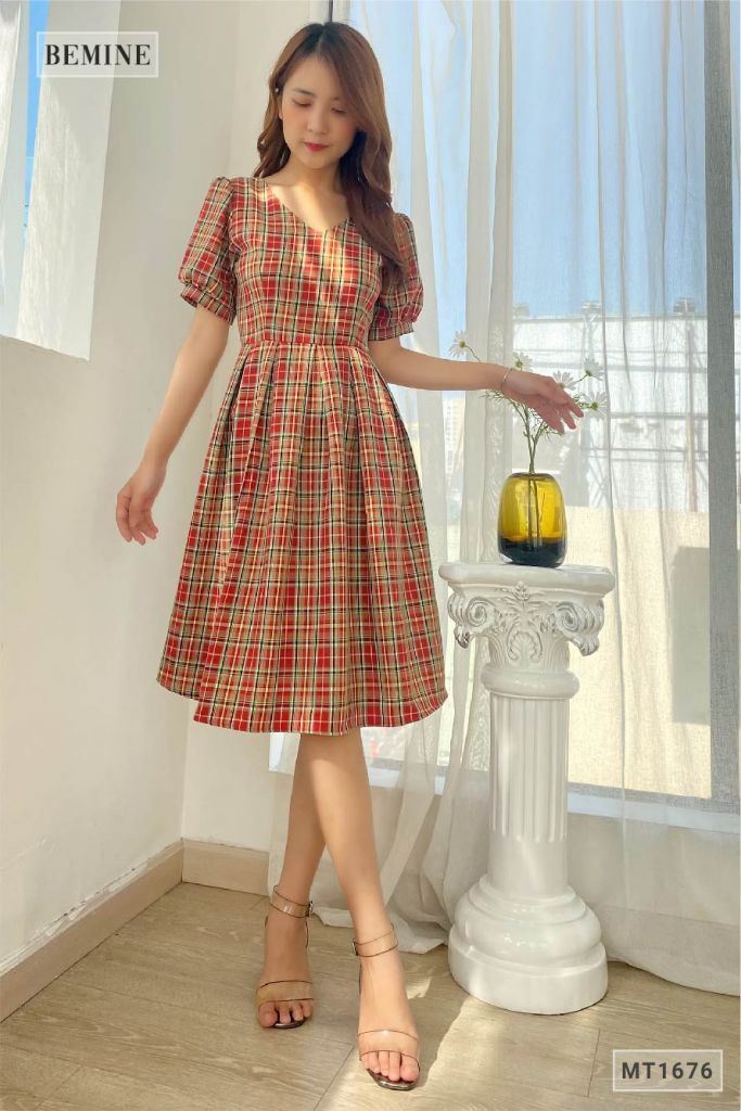 MT1676DO - Đầm caro cổ tim xếp ly tùng