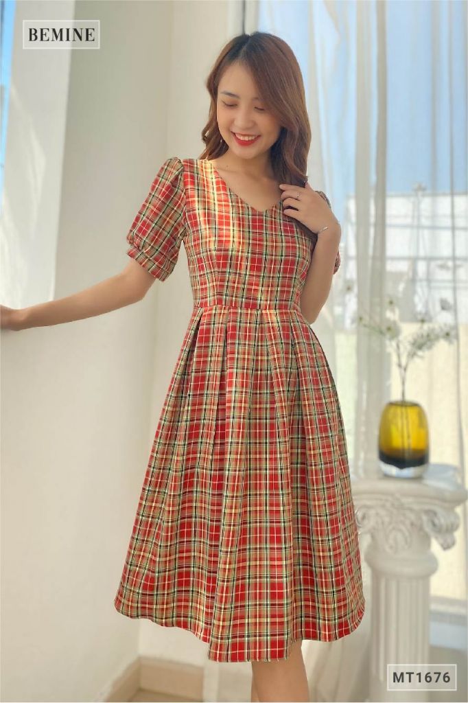 MT1676DO - Đầm caro cổ tim xếp ly tùng