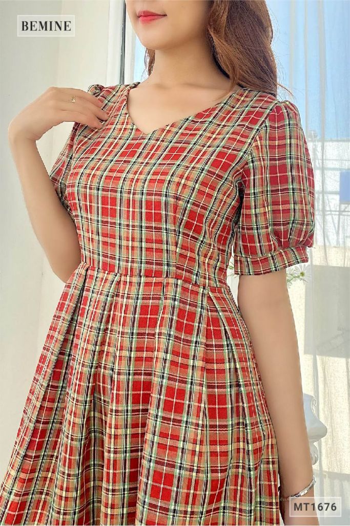 MT1676DO - Đầm caro cổ tim xếp ly tùng
