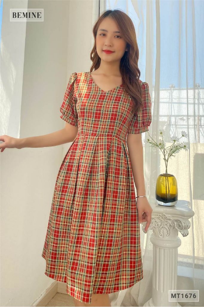 MT1676DO - Đầm caro cổ tim xếp ly tùng