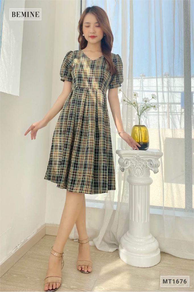 MT1676XANH - Đầm caro cổ tim xếp ly tùng