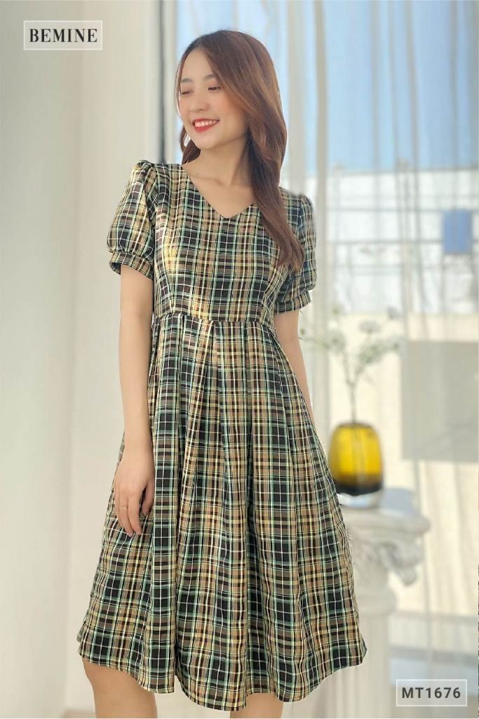 MT1676XANH - Đầm caro cổ tim xếp ly tùng